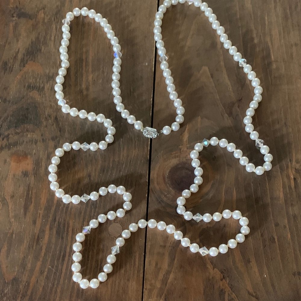 Classic Pearl Bead Necklace - White Pearlescent Strand
